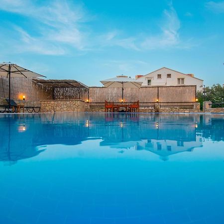 Oezguem Suite Otel Datca Bagian luar foto