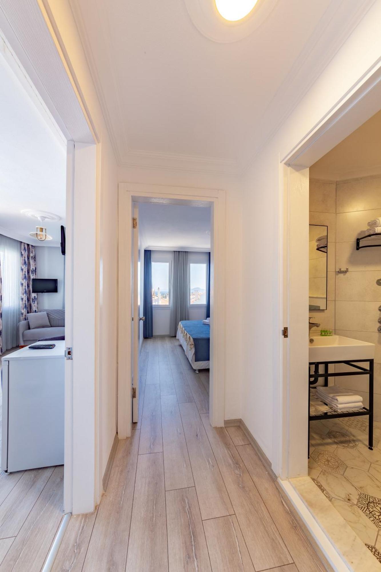 Oezguem Suite Otel Datca Bagian luar foto