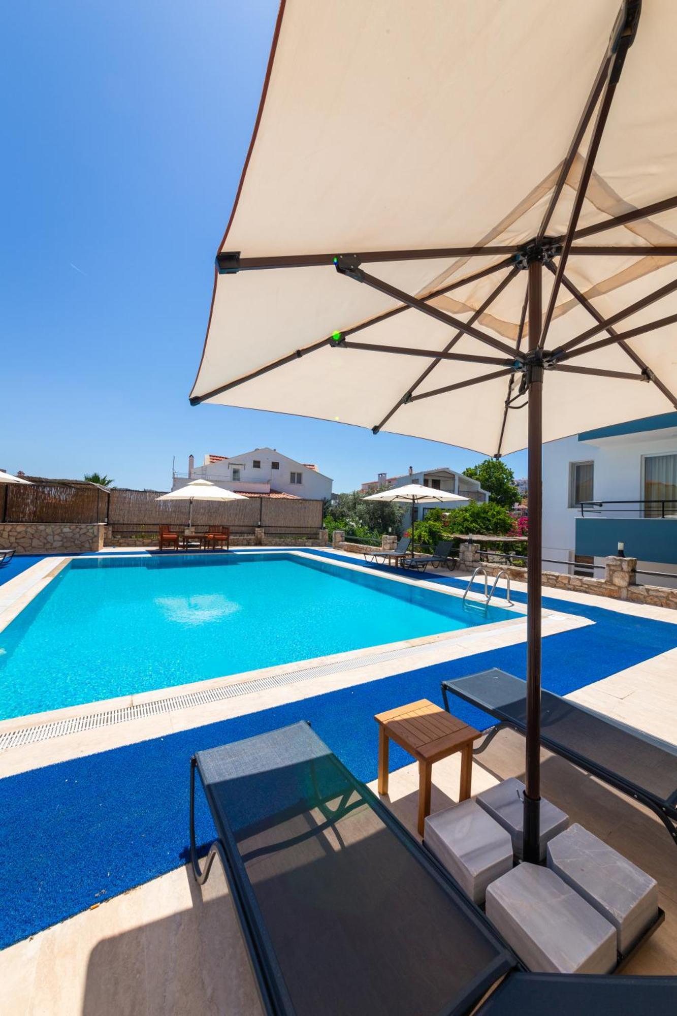 Oezguem Suite Otel Datca Bagian luar foto