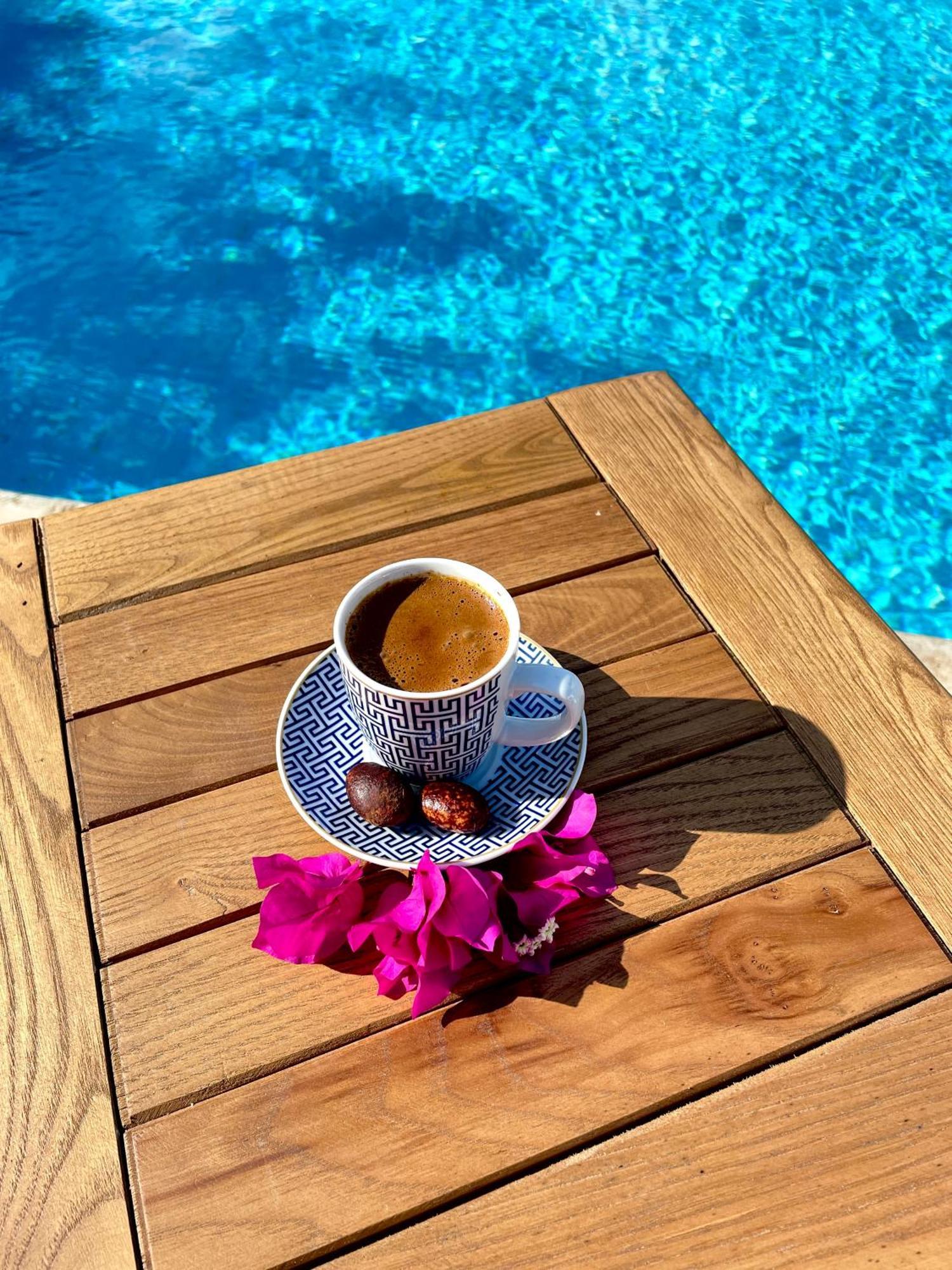 Oezguem Suite Otel Datca Bagian luar foto