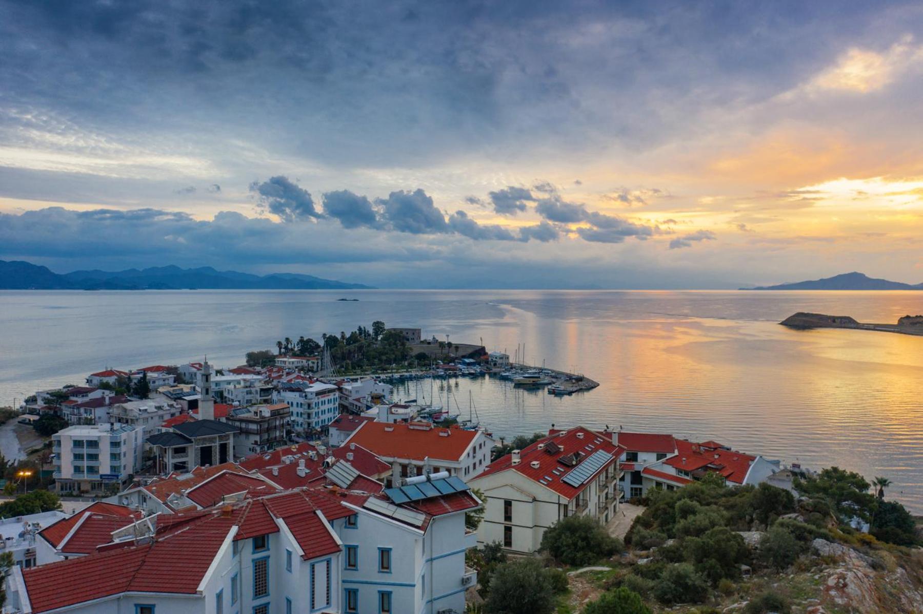 Oezguem Suite Otel Datca Bagian luar foto