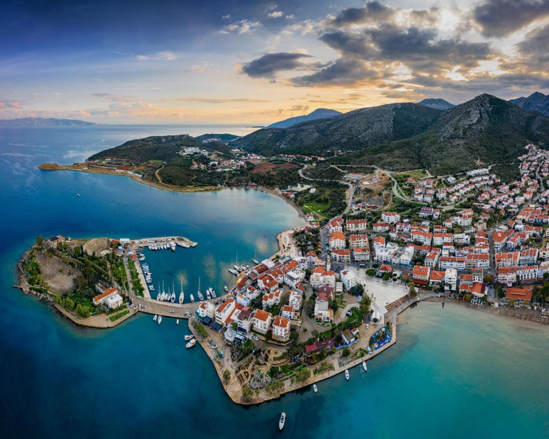 Oezguem Suite Otel Datca Bagian luar foto