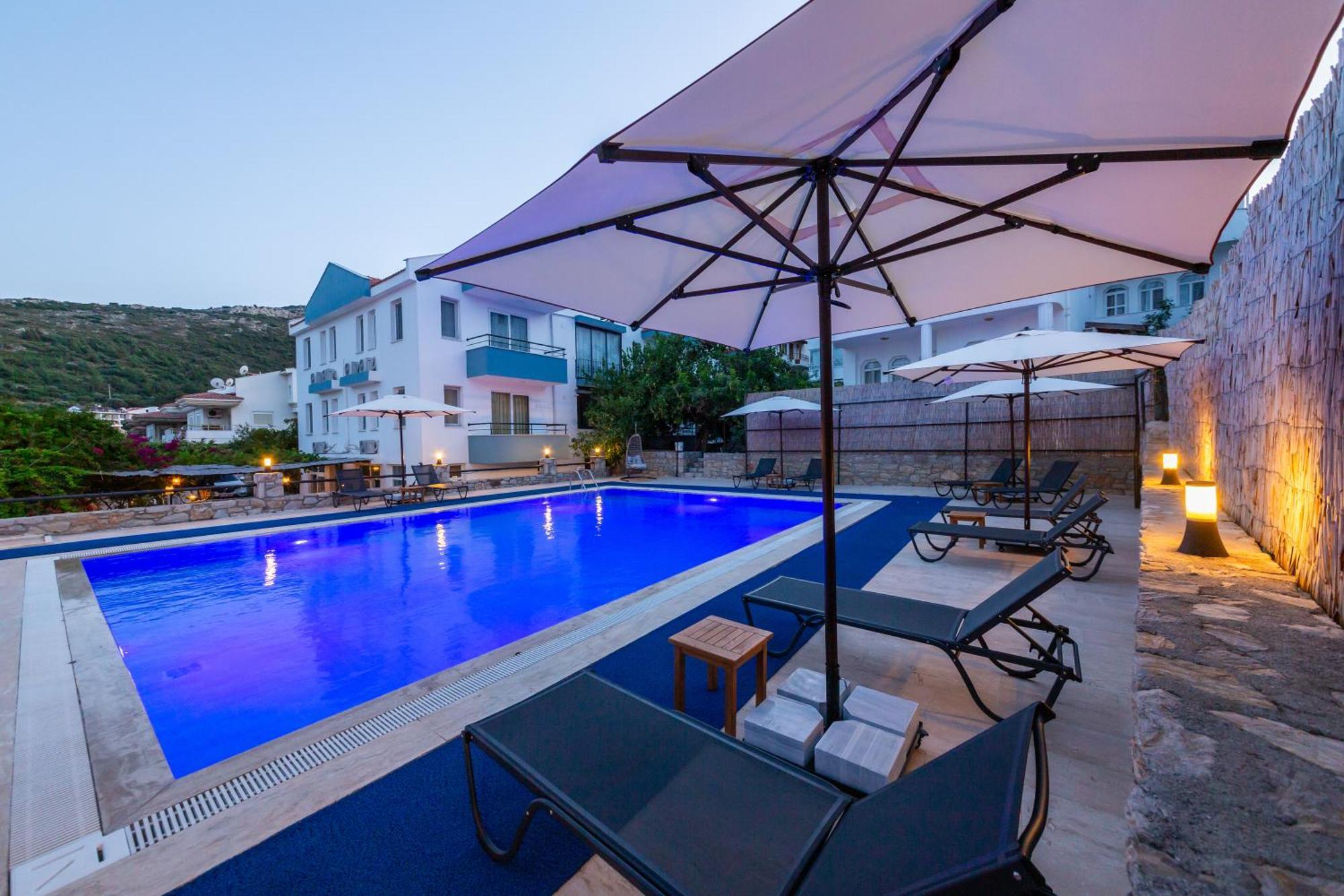 Oezguem Suite Otel Datca Bagian luar foto