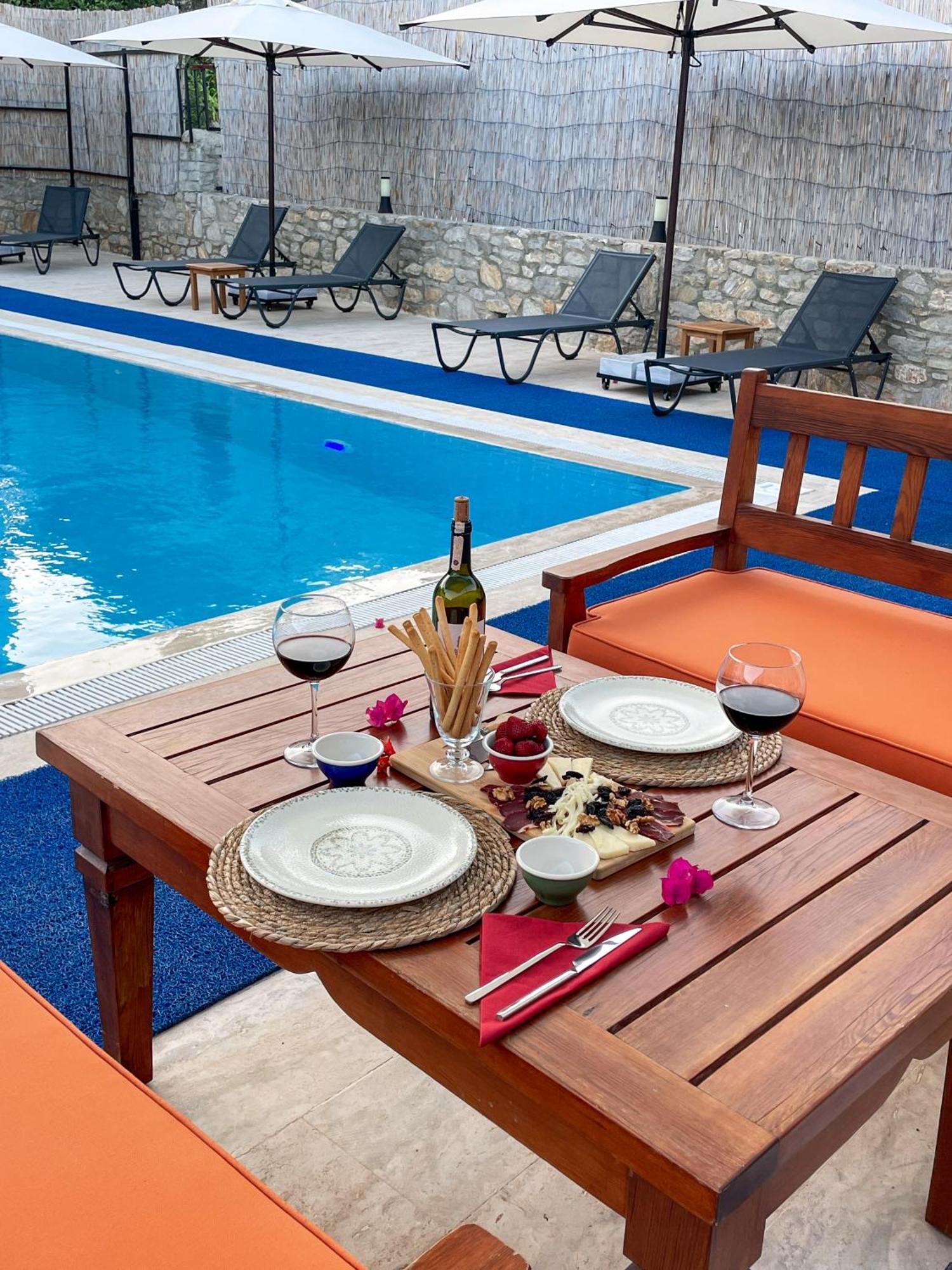 Oezguem Suite Otel Datca Bagian luar foto