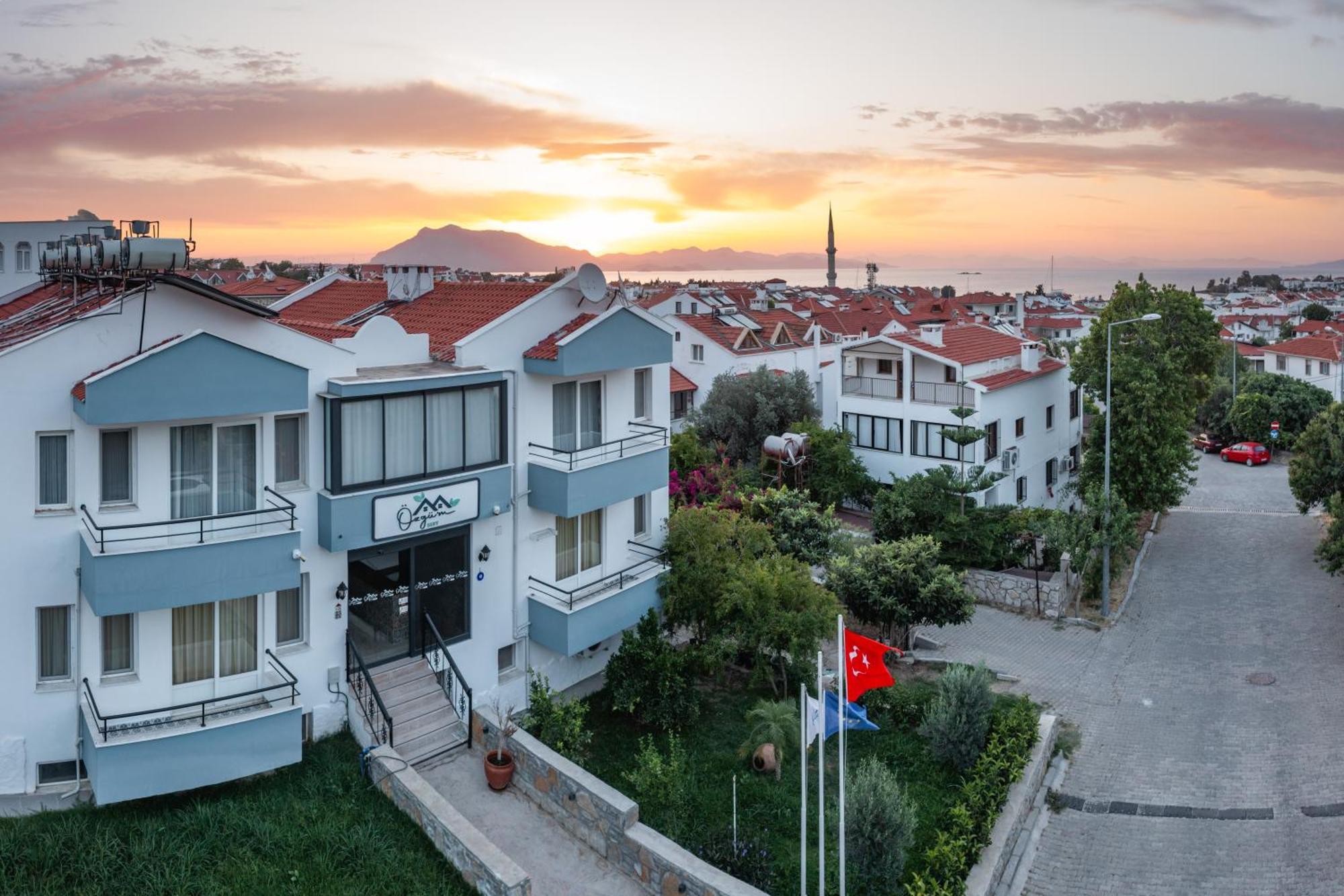Oezguem Suite Otel Datca Bagian luar foto