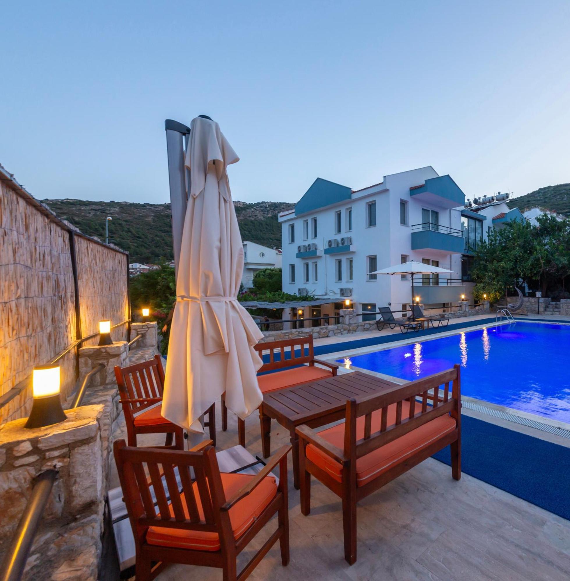 Oezguem Suite Otel Datca Bagian luar foto