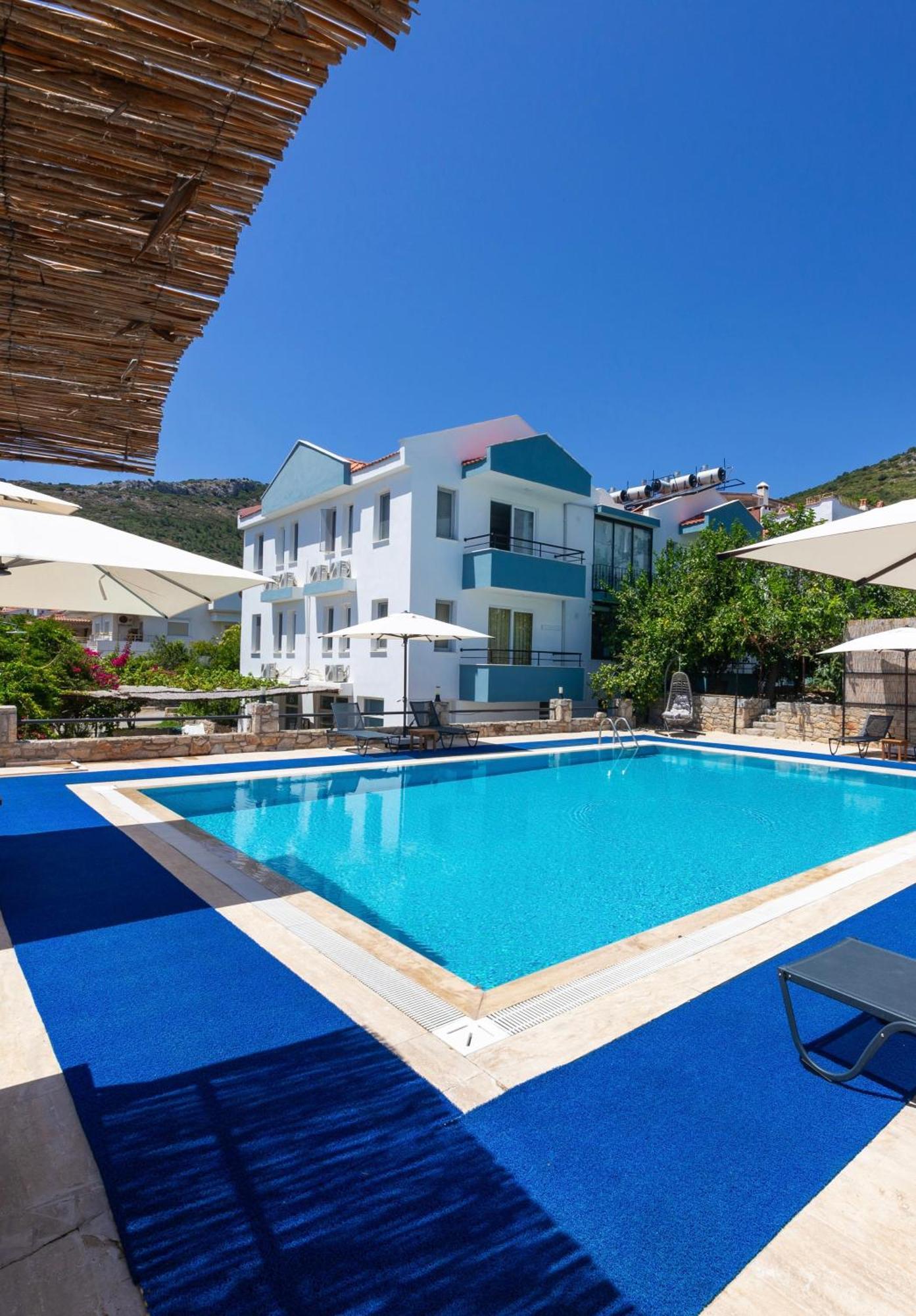 Oezguem Suite Otel Datca Bagian luar foto
