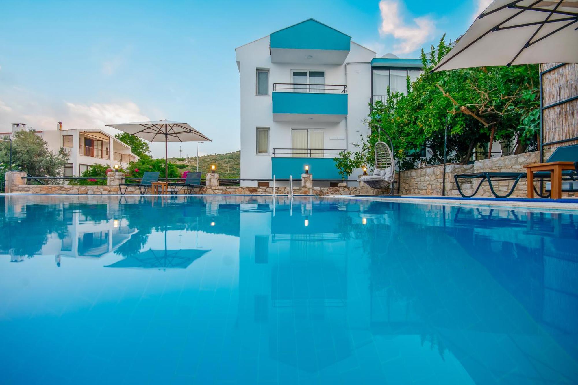 Oezguem Suite Otel Datca Bagian luar foto