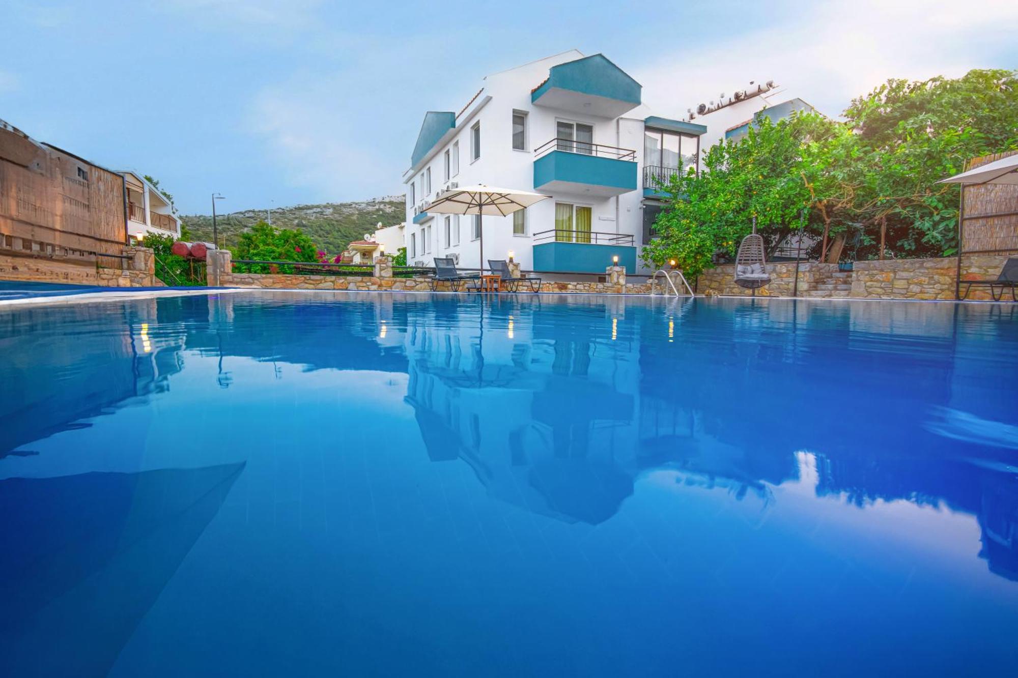 Oezguem Suite Otel Datca Bagian luar foto