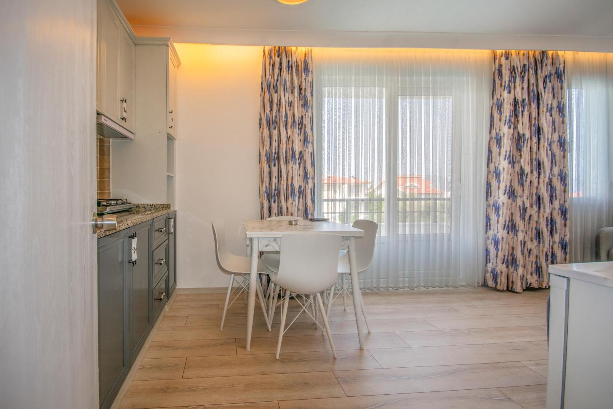 Oezguem Suite Otel Datca Bagian luar foto
