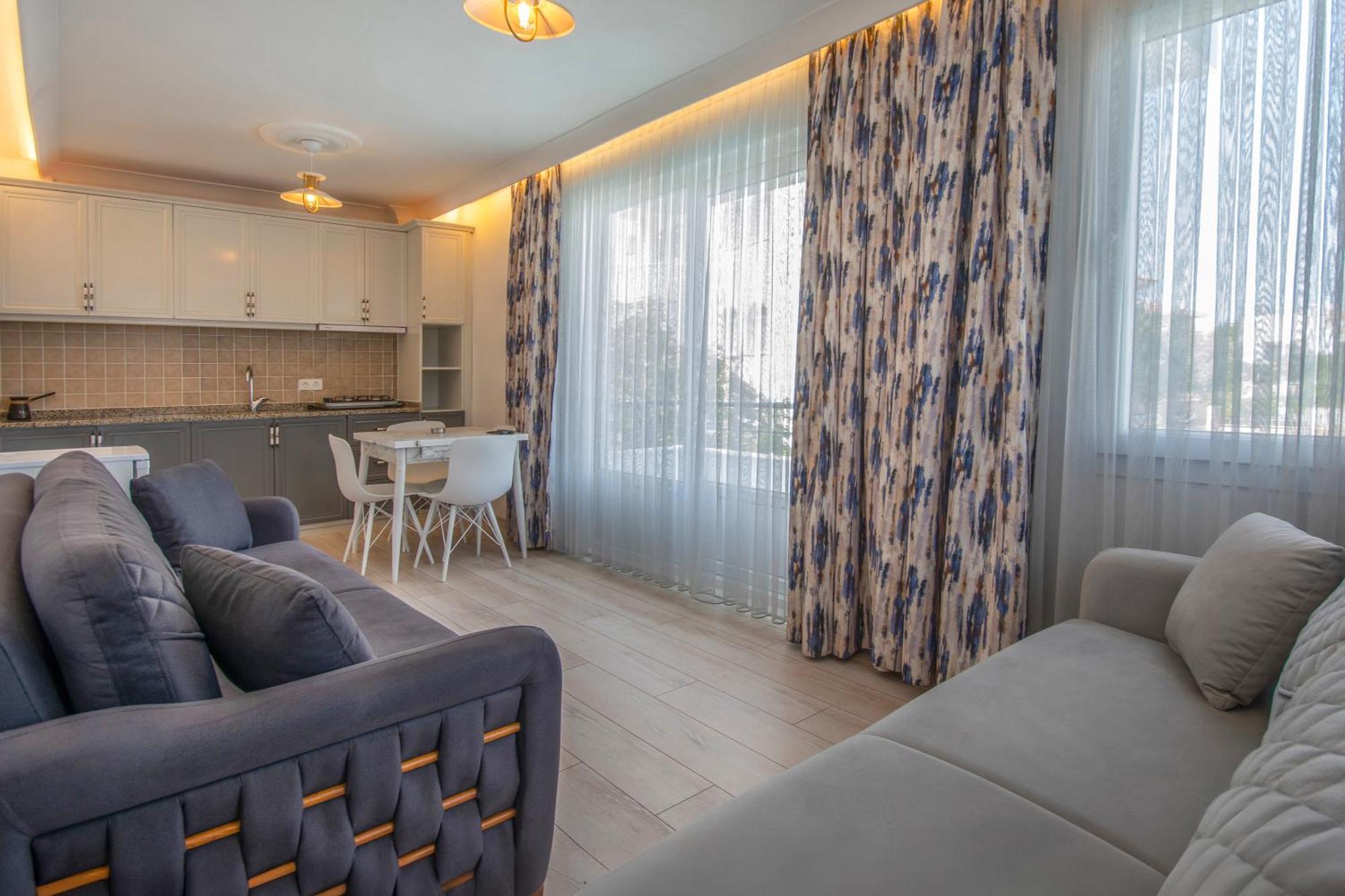 Oezguem Suite Otel Datca Bagian luar foto