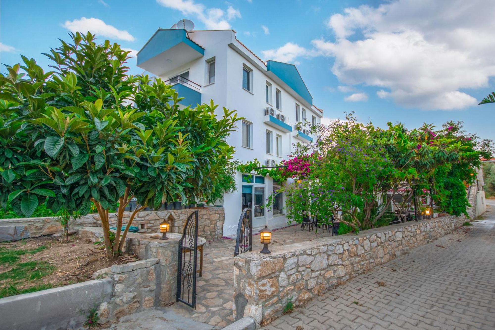 Oezguem Suite Otel Datca Bagian luar foto