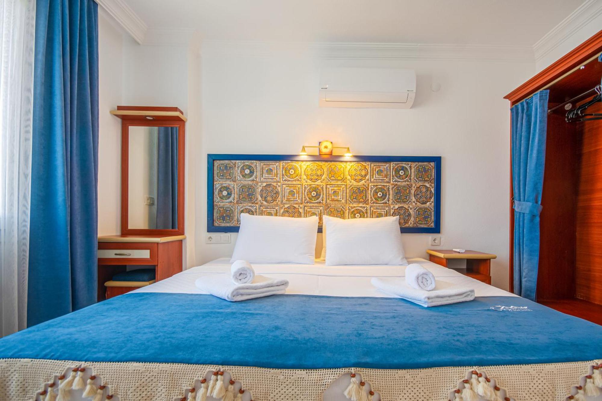 Oezguem Suite Otel Datca Bagian luar foto